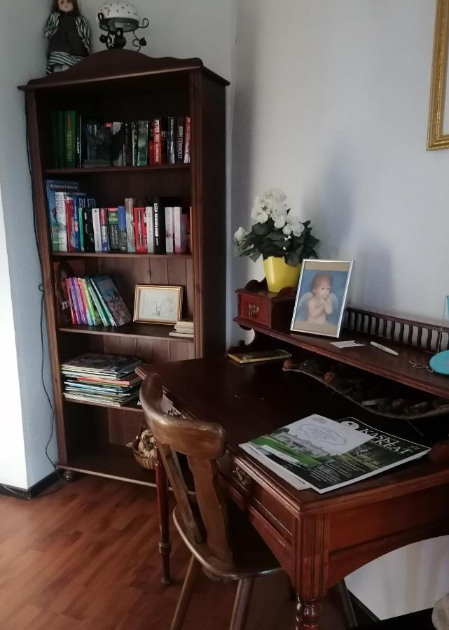 היינולה Cronin'S Guesthouse Bed & Breakfast מראה חיצוני תמונה