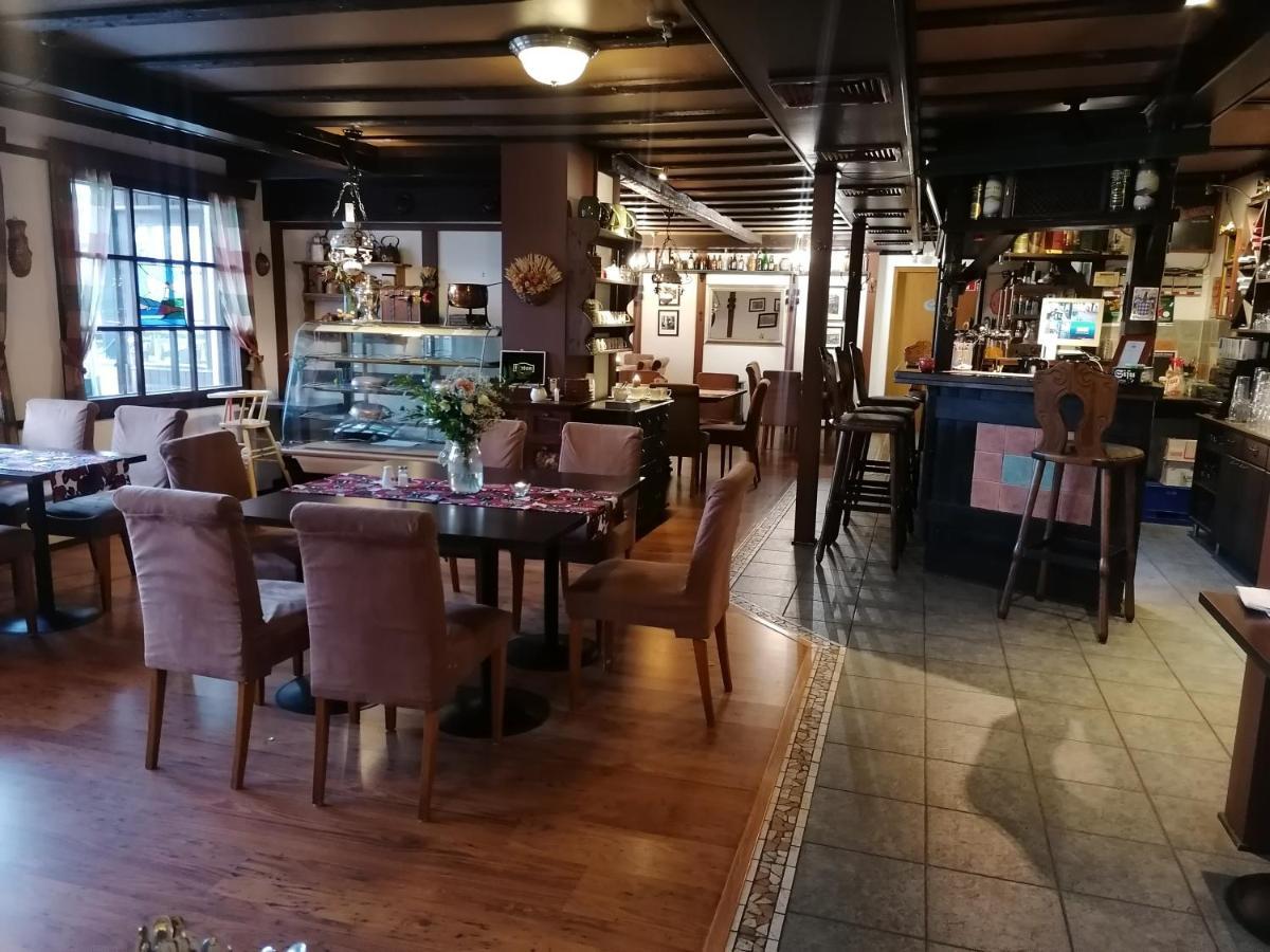 היינולה Cronin'S Guesthouse Bed & Breakfast מראה חיצוני תמונה