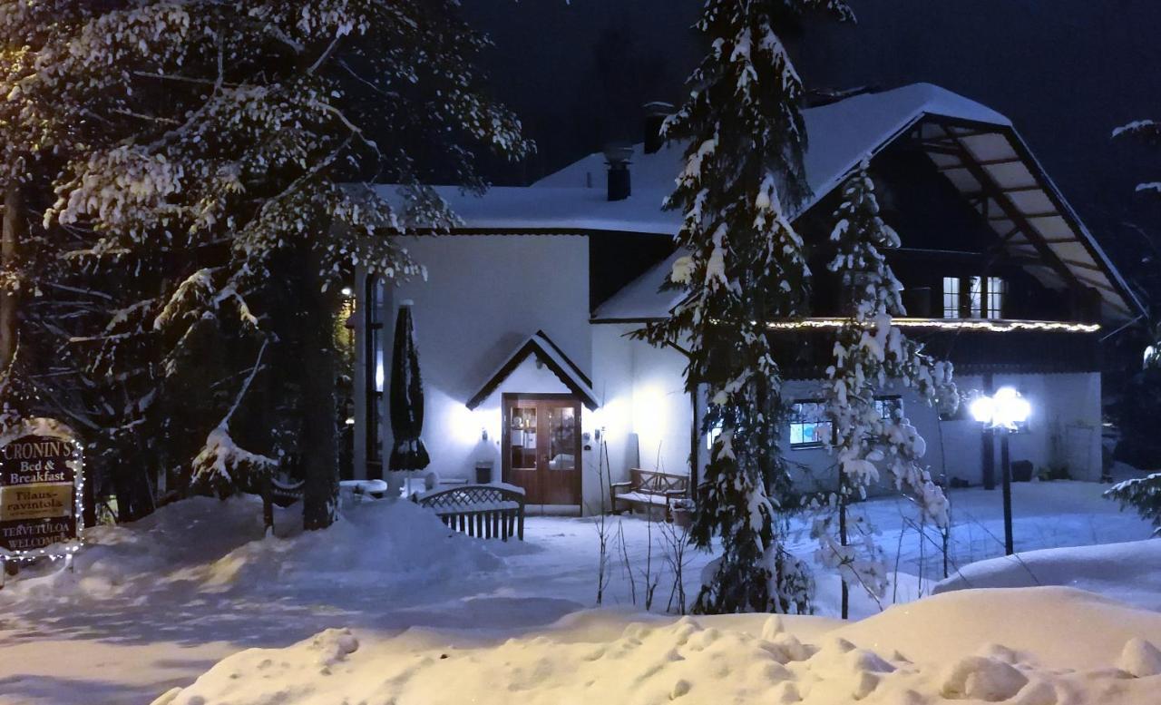 היינולה Cronin'S Guesthouse Bed & Breakfast מראה חיצוני תמונה