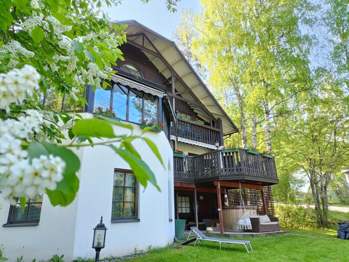 היינולה Cronin'S Guesthouse Bed & Breakfast מראה חיצוני תמונה