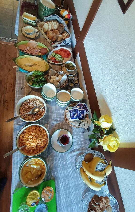 היינולה Cronin'S Guesthouse Bed & Breakfast מראה חיצוני תמונה