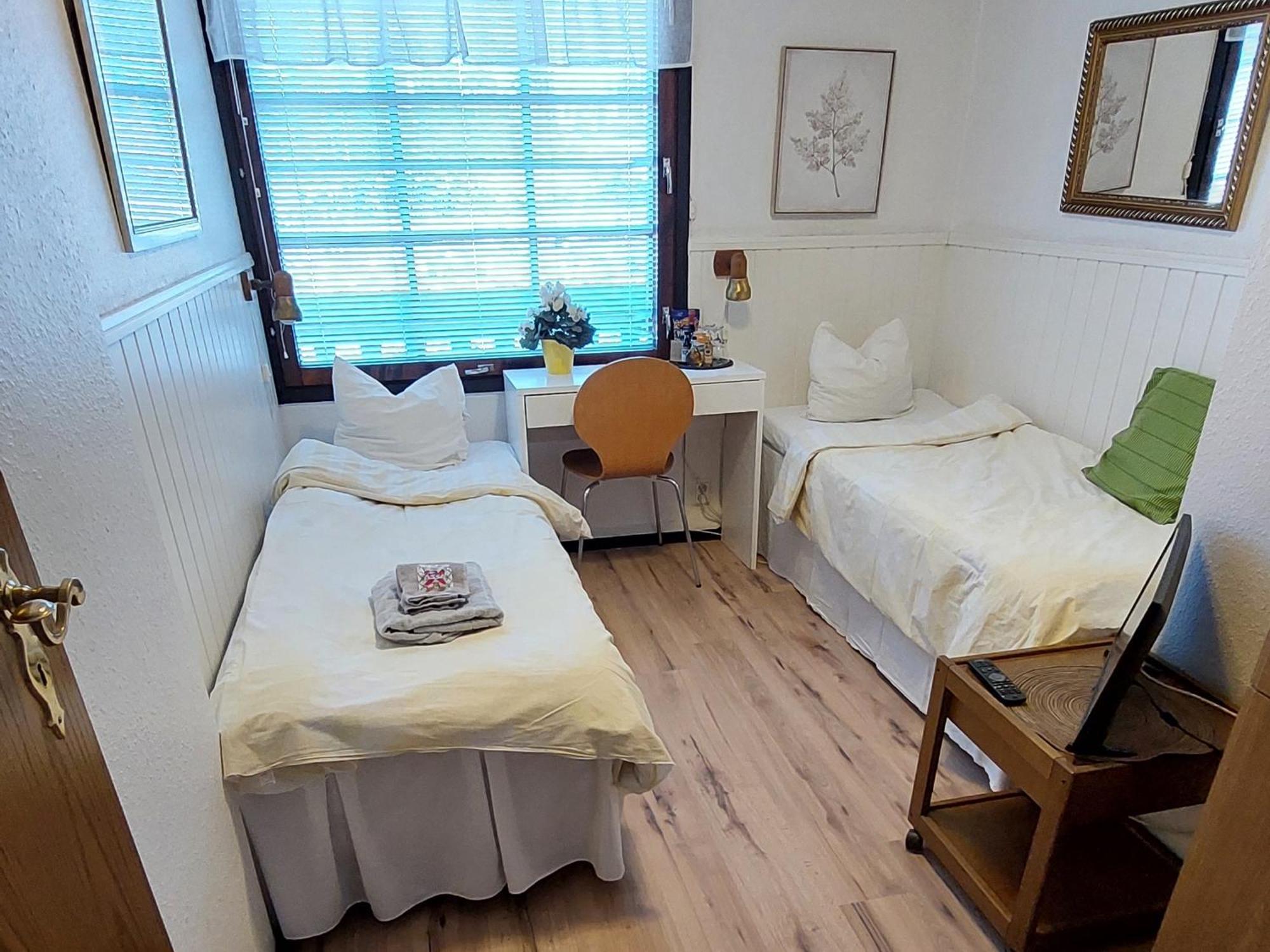 היינולה Cronin'S Guesthouse Bed & Breakfast מראה חיצוני תמונה