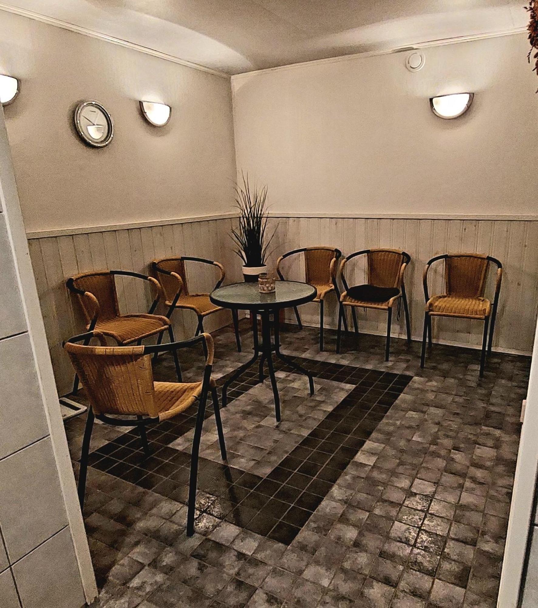 היינולה Cronin'S Guesthouse Bed & Breakfast מראה חיצוני תמונה