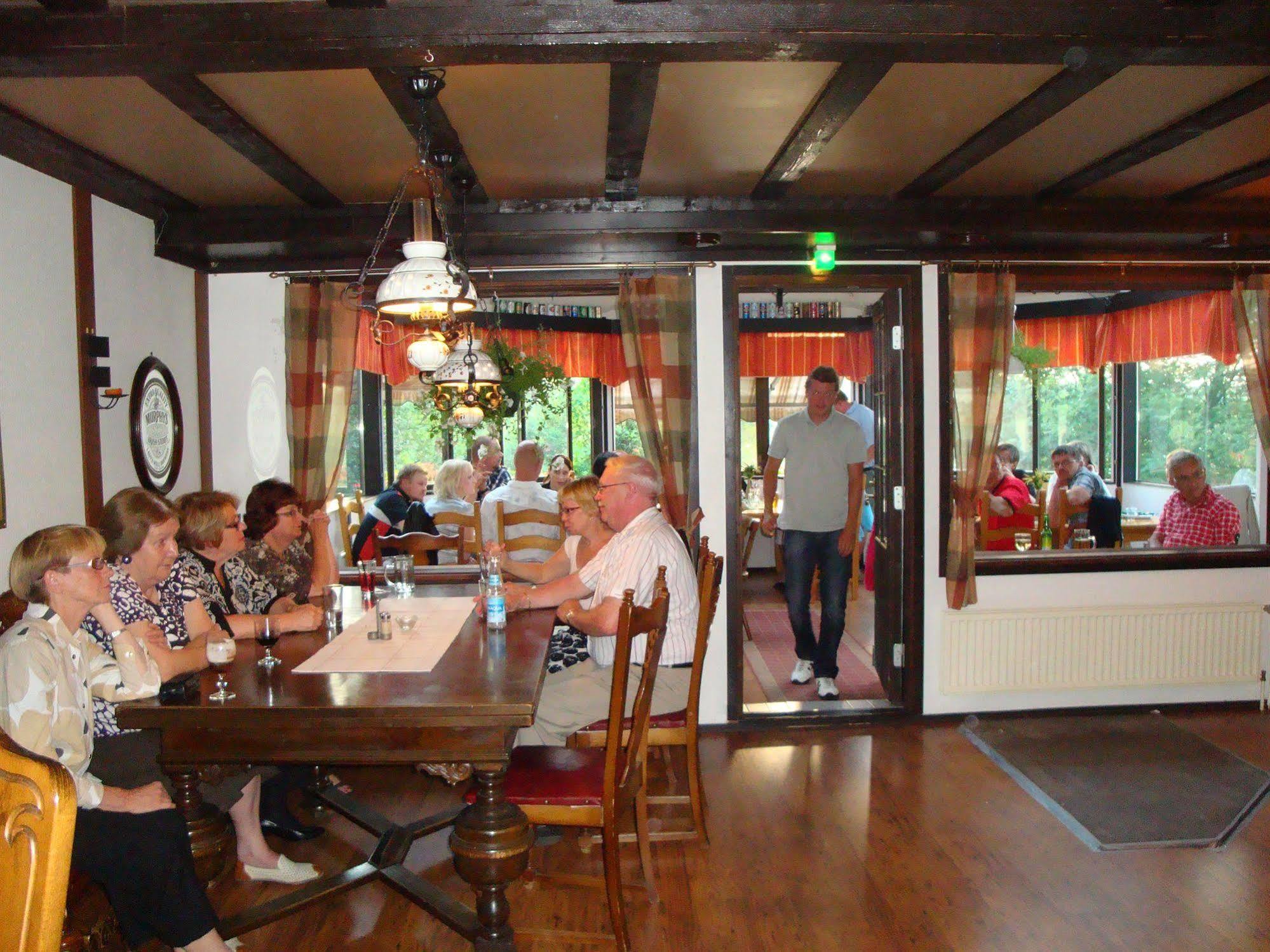 היינולה Cronin'S Guesthouse Bed & Breakfast מראה חיצוני תמונה